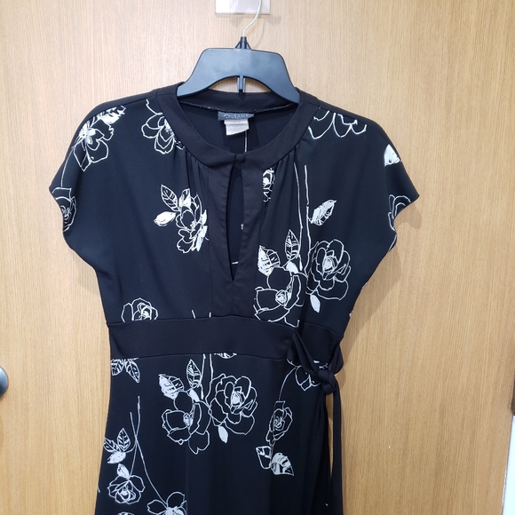 A-List By Wrapper, blk & wht floral fit & flare waist tie tunic blouse top, SZ L - Picture 16 of 16